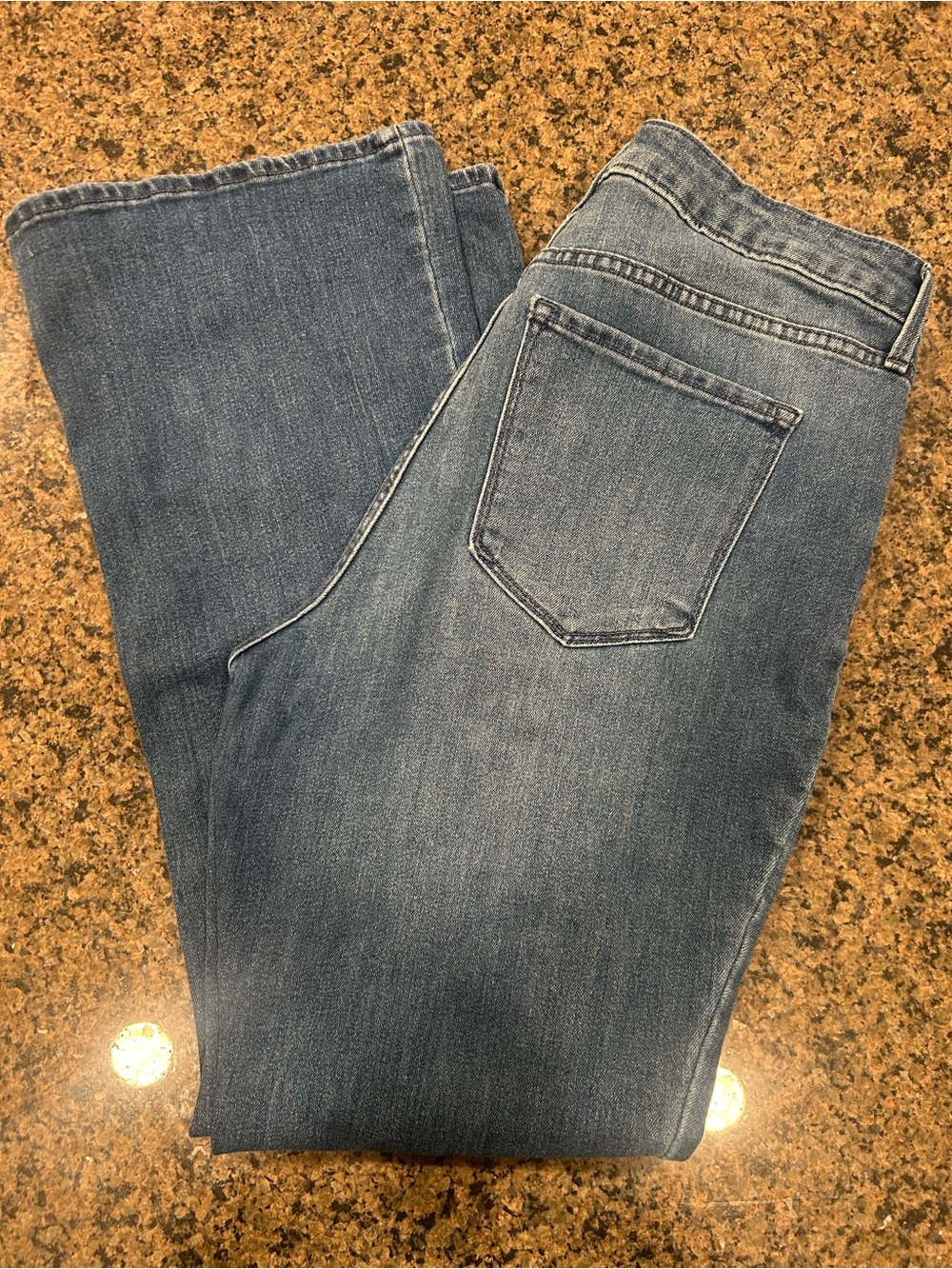 Old Navy Women's Flare Jeans in Medium Blue Wash - Picture 3 of 3
